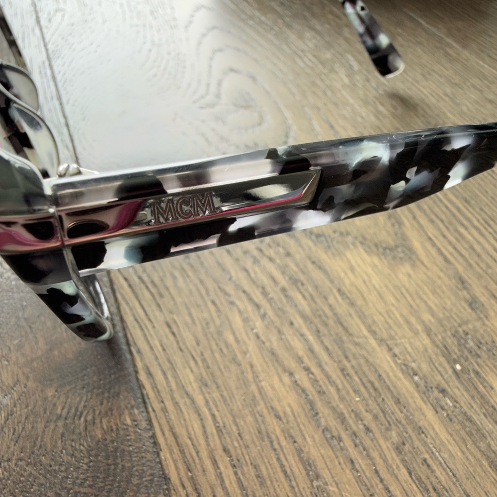 MCM Grey Marble Tortoiseshell Women’s Sunglasses. EUC - Picture 3 of 6